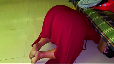 Big Ass Saudi Hot Stepmom Stuck Under bed with red Abaya &amp_ without pant &amp_ open big ass and huge wet pussy