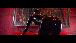 Die heiße, blonde MILF Jasmine Rouge lässt sich ihren Arsch hart durchficken.