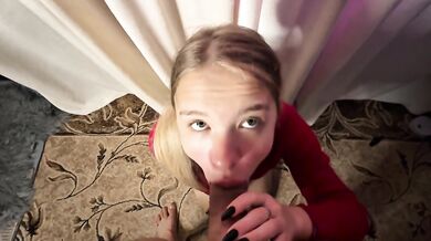 She caught him jerking off - Morning sex with an amateur girl.