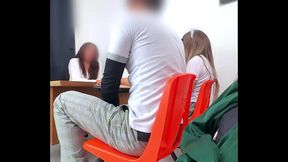 MAESTRA MEXICANA Poniendo Examen Extraordinario a Estudiantes en el sal&oacute_n! HAY OTRA Manera de Pasar MAESTRA? Les pide Cuerpo para pasar la Materia! COMPLETO