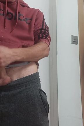 I Finish the Rich Handjob of This Huge Hard Cock That Spreads the Sperm in Jets Everywhere