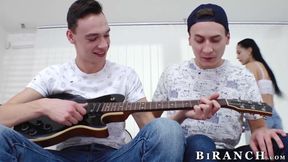 Slender Alessandro Katz and Charlie Deanstrum my bored pussy and their cocks after guitar session