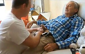 Pere pipe - Amateur Hunk Suce