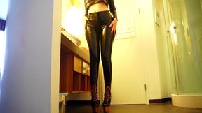 Lisa Sack's Fetish Blowjob in Leather with Big Tits and Cumshot Action