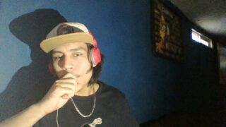 Solofilm met jonge lesbische tienerhoeren, grote piemel die anaal wordt geneukt