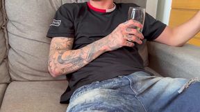 meu amigo fez eu de corno peguei ele no pulo comendo meu namorado!