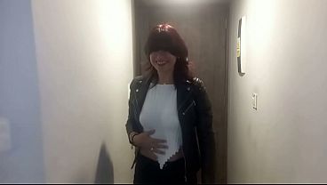 C&iacute_to a una amiga al hotel para follarla, es la unica manera que me devuelva el dinero que le prest&eacute_.