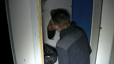 Aaron suce son pote et lui donne son cul dans un cruisingAARON suce son pote en...