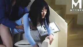 Chinese girl takes dick in her cunt from energized worker