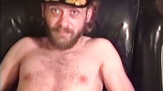 MenWorkinXXX.com - Horny construction worker strokes his giant prick