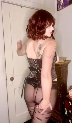 Worship me while I undress for you 💋