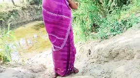 Desi bhabhi gives a steamy fellatio to her boyfriend