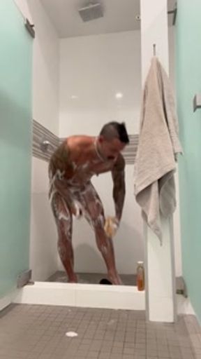 Let’s hit the gym 💪🏽 ARMPITS 💪🏽 BUTT HOLE 🍑 and some DICK 🍆  OrtizJna / Jona Ortiz