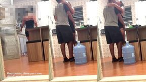 belinha hotwife se exibindo em dose dupla: seduziu o entregador e depois o moto uber. ganhou duas gozadas na boquinha!