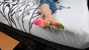 Venus ignores me while I worship her feet (4k)
