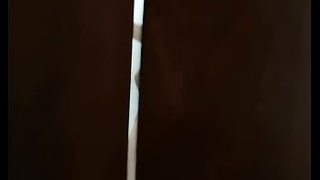 quay l&eacute_n trai c&oacute_ vợ 2 con tắm