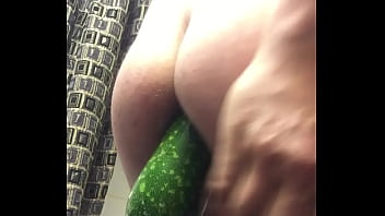 Straight Male uses a squash to gape