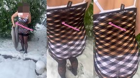 en lingerie dans la neige