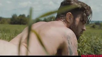Muscle hunks Rocky Vallarta and James Fox bareback in open field