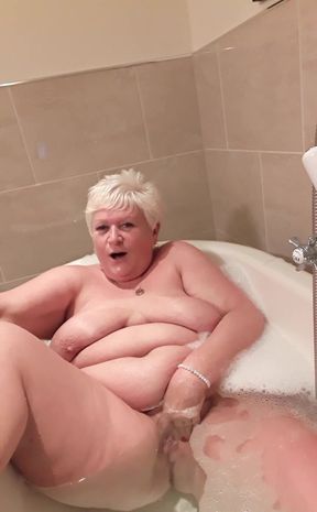 My bath time video from last night at the hotel