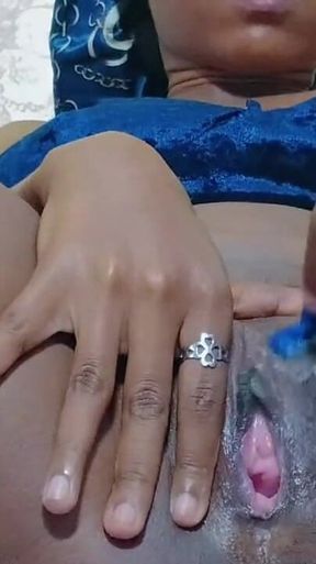 Hairy Vee's Bare Pussy Close up - Ebony Queen Gets Shaved