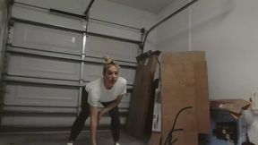 Summers FIRST Lift Session back from injury in yoga pants..