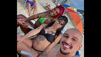 Conheci 2 gostosas na praia de Copacabana e chamei pra fazer porn&ocirc_.