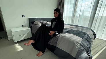Naughty desi's seduce auntie ft Aaliyah Yasin& Sahara Knite