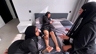 Naughty desi's seduce auntie ft Aaliyah Yasin& Sahara Knite