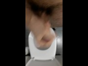 Je me Branle dans les WC de la salle de sport