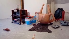 A milf painter pours paint into her pussy.