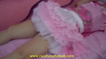 Sissy Maid da Rainha Nahemah amarrada na cama