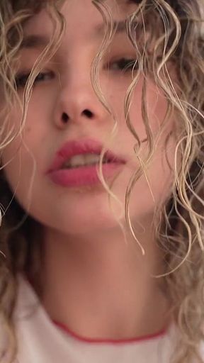 Ultra-babe Sucks My Dick Like a Chupachups