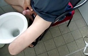 Klospiele, pissen, daneben gepisst,