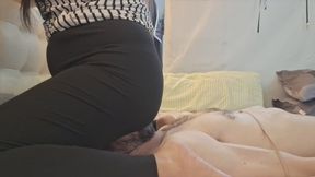 Queen Nana's BBW Facesitting in Yoga Pants - 720p