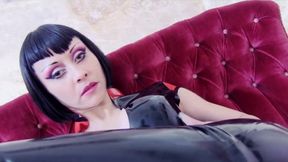 Latex milf with big boobs drilling her pussy with dildo