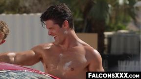 FalconsXXX.com - Oliver strips down with lusty intentions for a cock-sucking session