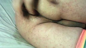 crossdresser dilatando su carnozo culo