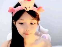 Hot amateur webcam teen masturbates for their fans