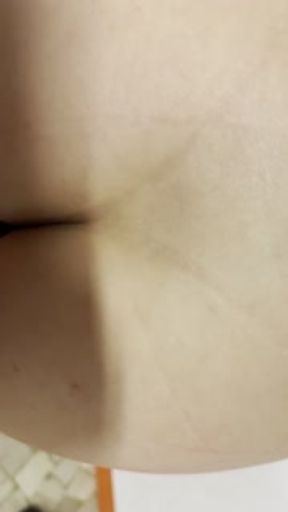 Young secretary rubs it on her pussy at work