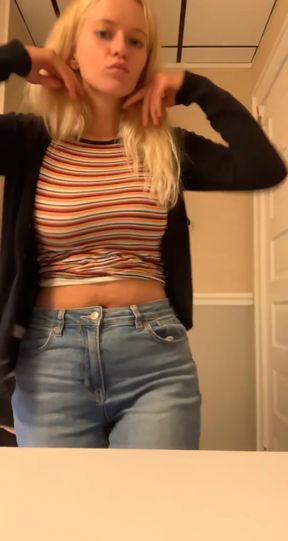 Hot amateur teen showcases her big ass in solo video