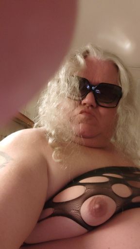 FATTY ASS CROSSDRESSER MASTURBATING IN THE KITCHEN