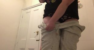 Piss Accident!!! BBW Babe Tries to Keep Wetting but Then Her Gray Sweatpants