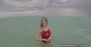 Fucking sexy beach attendant for cash in the public beach toilet