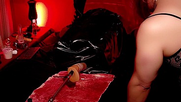 my hungry ass need a huge dildo