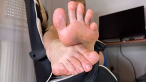 Close-Up Feet JOI-Natural, Sweaty Soles and Heel Tease