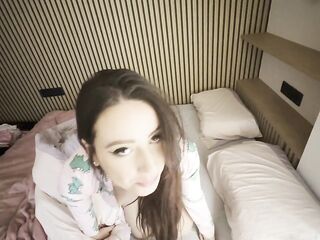 Tiny Francaise baise hard avec une grosse bite au reveille libertine de 23ANS BAISE french