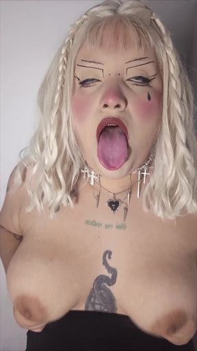Natural babe shows off her goth tongue and tit lips