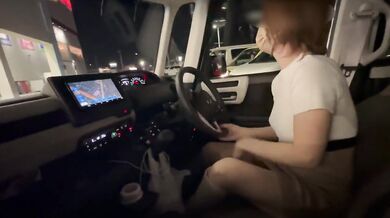 Big titted Japanese MILF jerks off in car squirt down thighs