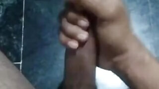 Thủ dâm, xuất tinh, mát xa dương vật, phòng tắm – những chàng trai trẻ Ấn Độ đồng tính dâm đãng với dương vật khổng lồ đang quan hệ tình dục qua đường hậu môn